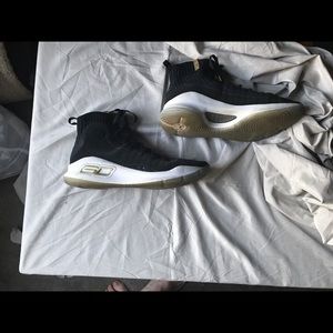 Stephen Curry 4’s , good condition barley worn.